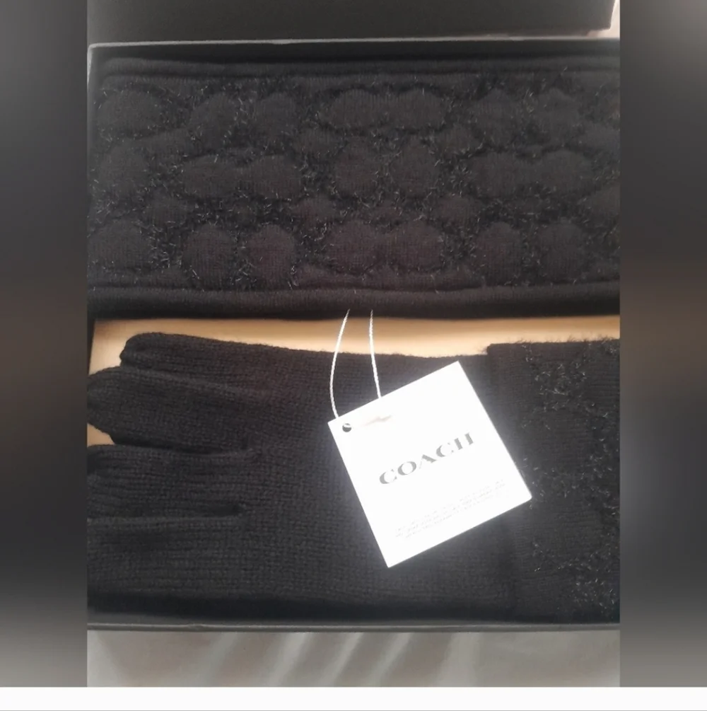 New Coach Gloves And Headband Set In Sing.Black With Gift Box NWT